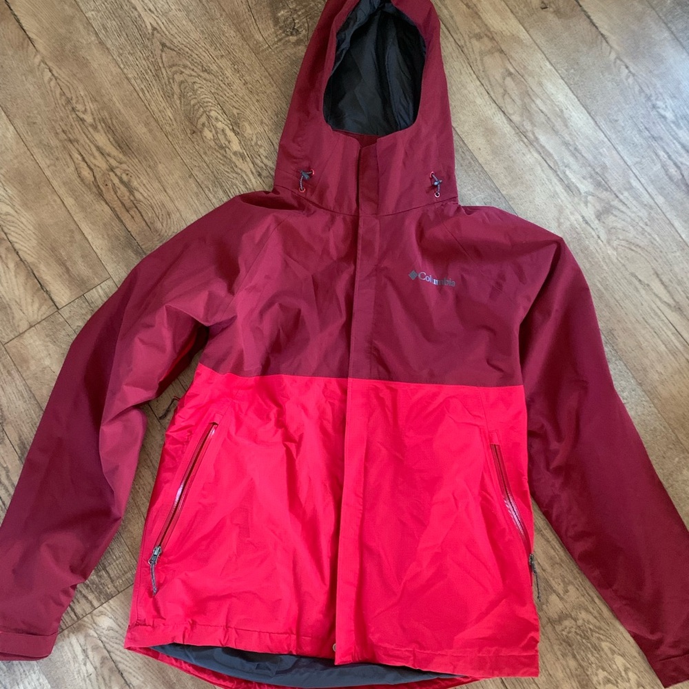 Columbia rain coat Omni-tech